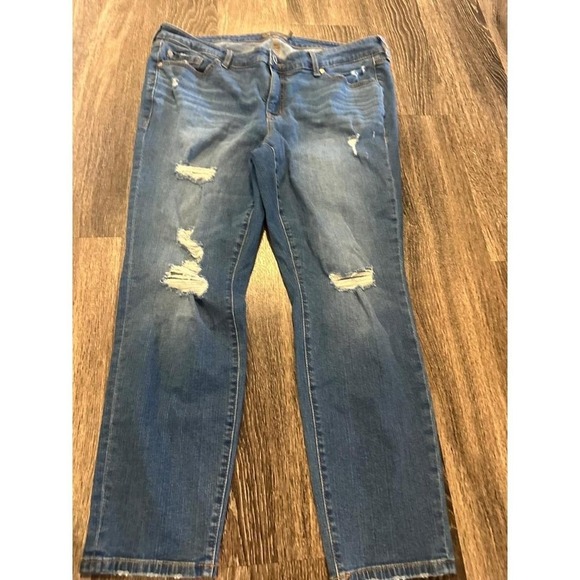 Torrid‎ Women's Blue Distressed Denim Jeans Size 16R Straight Leg - Picture 2 of 4